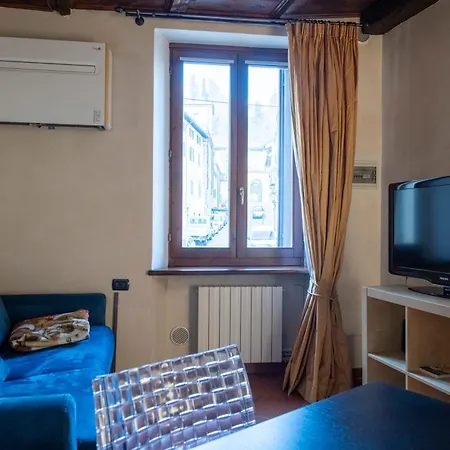 Ai Piedi Del Castello / 4pl / Apt. Full 베로나