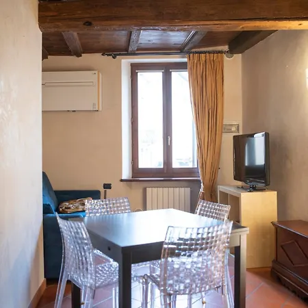 Ai Piedi Del Castello / 4pl / Apt. Full *
