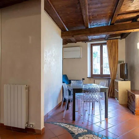 Ai Piedi Del Castello / 4pl / Apt. Full 베로나
