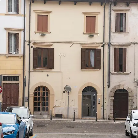 Ai Piedi Del Castello / 4pl / Apt. Full *