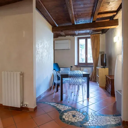 Apartment Ai Piedi Del Castello / 4pl / Apt. Full Verona