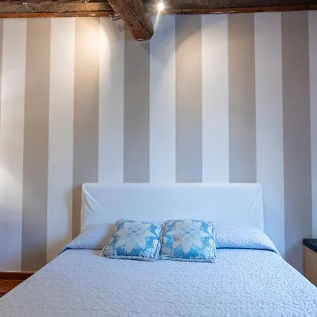 Ai Piedi Del Castello / 4pl / Apt. Full * Verona