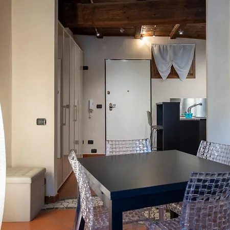 Ai Piedi Del Castello / 4pl / Apt. Full