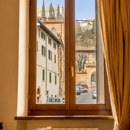 Ai Piedi Del Castello / 4pl / Apt. Full شقة *