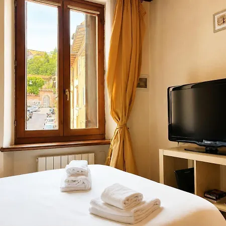 Ai Piedi Del Castello / 4pl / Apt. Full شقة فيرونا