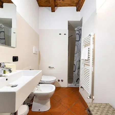 Ai Piedi Del Castello / 4pl / Apt. Full * فيرونا