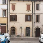 Ai Piedi Del Castello / 4pl / Apt. Full *