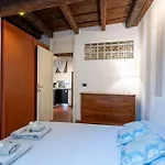 Ai Piedi Del Castello / 4pl / Apt. Full 베로나