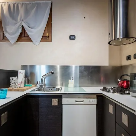 Appartamento Ai Piedi Del Castello / 4pl / Apt. Full Verona